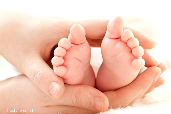 �ocuklar�n belli bir ya�tan sonra t�m uzmanl�k gerektiren kontrolleri uzman doktorlar taraf�ndan yap�lmal�. �zellikle d�rt ya��nda t�m �ocuklar�n ortopedist kontrol�nden ge�mesi �nemli. 