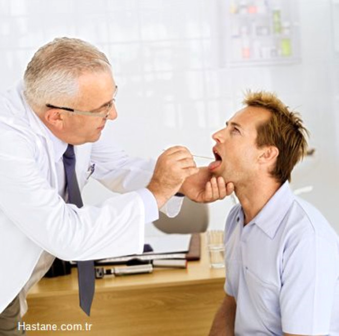 Врач горла название. Доктор осматривает горло. Врач смотрит горло. Острые и хронические заболевания ЛОР органов.