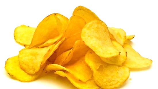 PATATES C�PS�: �zellikle �ocuklar olmak �zere pek �ok ki�i at��t�rmal�k olarak patates cipsi yemeyi sever. Ancak patates cipsinin sa�l���m�z� olumsuz etkiledi�ini kimse d���nmez. 