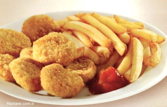 TAVUK NUGGET: Olduk�a lezzetli, a��z suland�ran tavuk butlar� sa�l���n�z i�in pek yararl� de�ildir. Tavuk eti yemek istiyorsan�z �zgarada derisiz tavuk g��s� ya da tavuk �eritlerini tercih etmelisiniz.