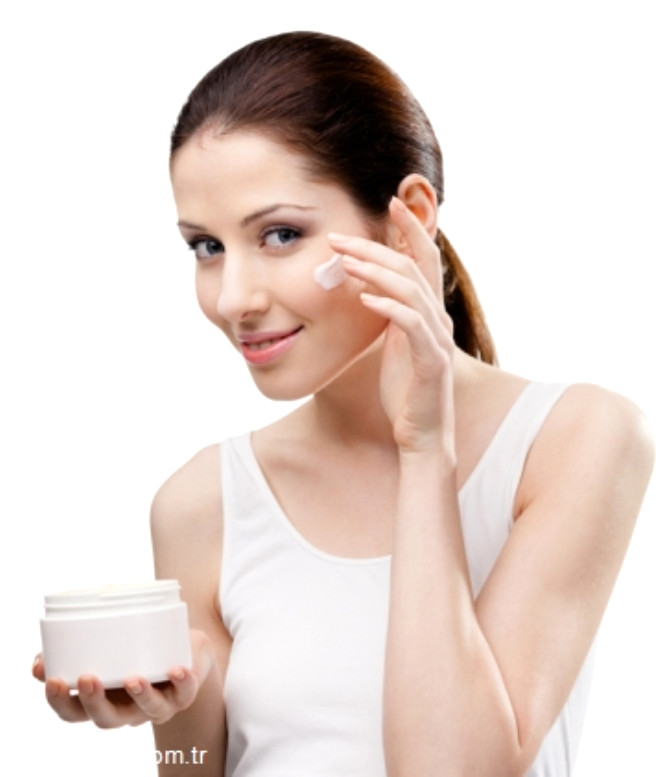 3. Gece cildinizi temizledikten sonra mutlaka cilt tipinize uygun nemlendirici kullann.