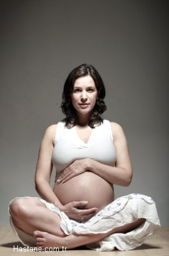 5. AY:  Her anne adaynn karnnn belirmeye balad hafta farkldr ve bebein geliimiyle veya cinsiyetiyle ilgili deildir. Bebek hareketleri ilk hamileliini yaayan anne adaylarnda bu ayn sonunda ortaya kmaya balar
