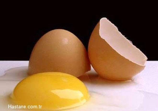 Yumurtann tmne yakn protein, bu nedenle nemli lde tokluk hissi veriyor. ki ince dilim esmer ekmek, az miktarda yasz peynir ve bir adet halanm yumurta ile yapacanz kahvalt gn boyu daha tok hissetmenizi salyor.