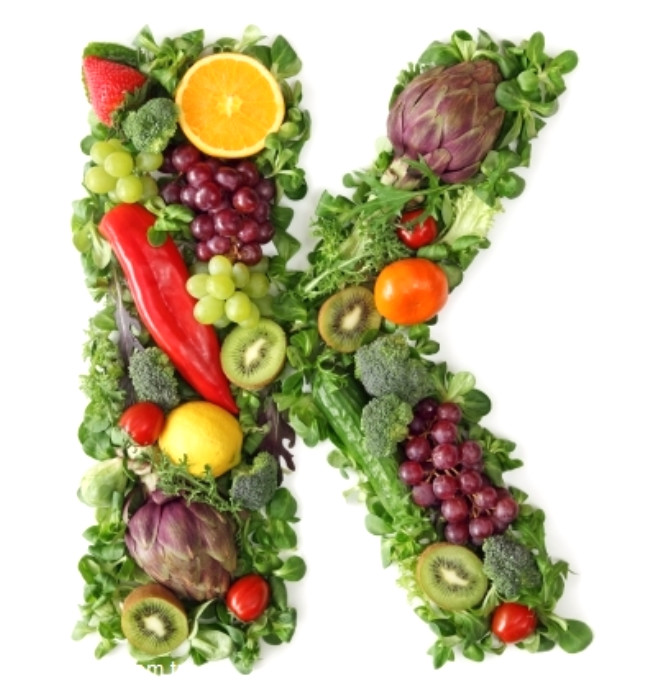 K VTAMN yeil sebzelerde, ayda ve karacierde bulunur. Bir miktarda barsak bakterileri tarafndan retilir, eksikliinde kann phtlamas bozulur ve kanamalar olur.