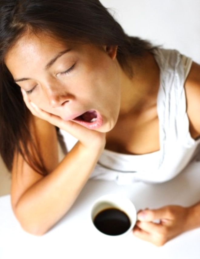 Sabah kahveniz sizi daha da yoruyor olabilir: oumuz sabahlar uyanabilmek iin kahve veya ay imeyi tercih ediyoruz ama bu yorgunluunuzun nedeni olabilir. 