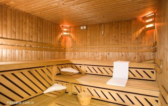 
Sauna gibi s�cak ortamlarda terlemek zay�flat�r � YANLI� Sauna gibi s�cak ortamlarda terleyerek kaybedilen ya� de�il, sudur. Bu gibi s�cak ortamlar, organizman�n toksinlerden ar�nmas�n�, kaslar�n gev�emesini, sa�lar ancak zay�flatmaz.