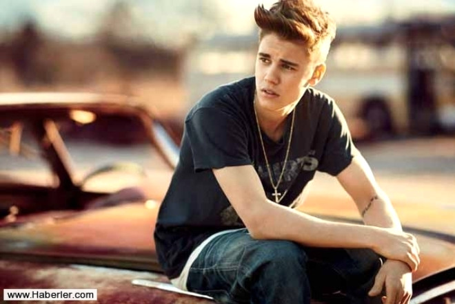 Bieber, "Ben bisekselim, kimin ne dnd umrumda deil." yazd mesajn yarm saat sonra kaldrmt.
