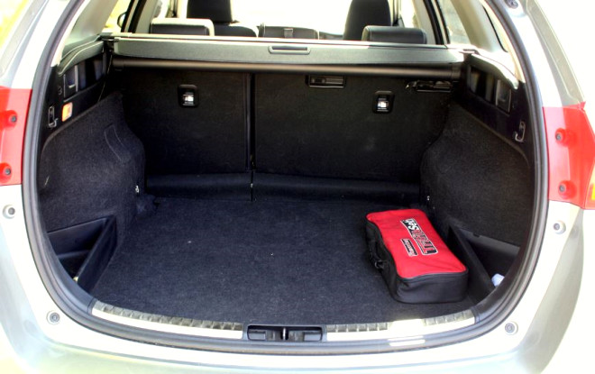 Auris HB modelinden 285 mm. daha uzun olan Auris Touring Sports, 530 litrelik bagaj hacmi sunuyor.

 
