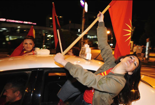 
Makedonyallar hafta sonu genel seim ve cumhurbakanl seimlerinin ikinci turu iin sandk bandayd. ki milyon nfuslu lkede, gece saatlerinde ilk sonular akland. Babakan Babakan Nikola Gruevski