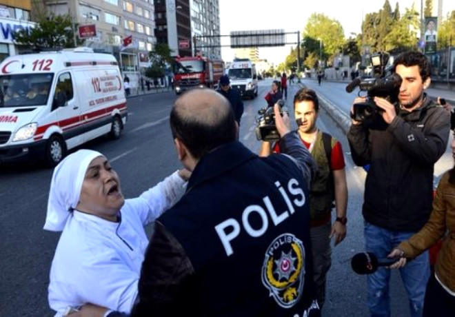 3 yllk Taksim kutlamalarndan sonra polisler, Disk yetkililerinin Taksim