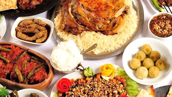 Makarna, pilav,ekmek gibi karbonhidratlar diyetten ��kar�lmal�d�r. - YANLI�. �nsan v�cudu ana enerji kayna�� olarak karbonhidratlar� kullan�yor. Zay�flayay�m diyerek ekme�i, pilav� kesmek ve bu besinleri hi� t�ketmemek v�cuda do�ru enerjiyi vermemek anlam�na geliyor.
