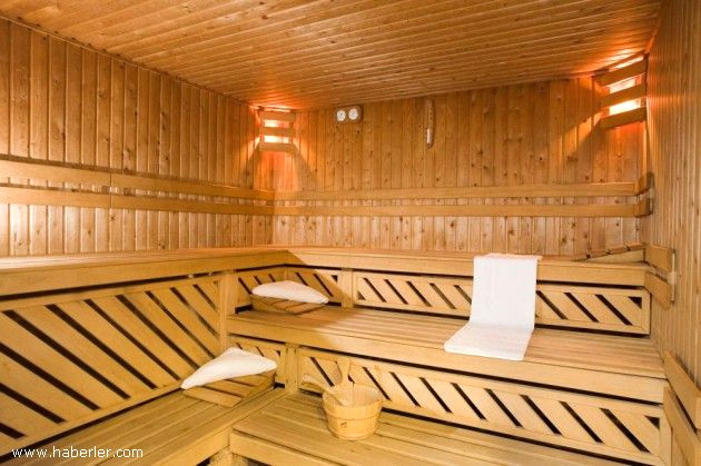Sauna gibi s�cak ortamlarda terlemek zay�flat�r. &ndash; YANLI�. Sauna gibi s�cak ortamlarda terleyerek kaybedilen ya� de�il, sudur. Bu gibi s�cak ortamlar, organizman�n toksinlerden ar�nmas�n�, kaslar�n gev�emesini, k�rg�nl���n at�lmas�n� sa�lar, ancak zay�flatmaz.
