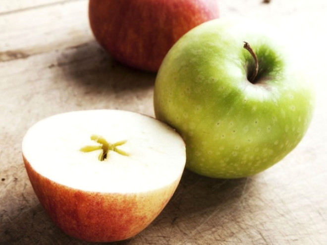 Meyve: Meyvelerde yksek oranda fruktoz bulunur, bu da kilo kaybn zorlatrabilir. Ancak sindirimleri iin harcamanz gereken kalori, kendi ierdikleri kaloriden fazla olan baz meyveleri yemenizde hi bir saknca yok. Mesela elma, kays, eftali ve armut.
