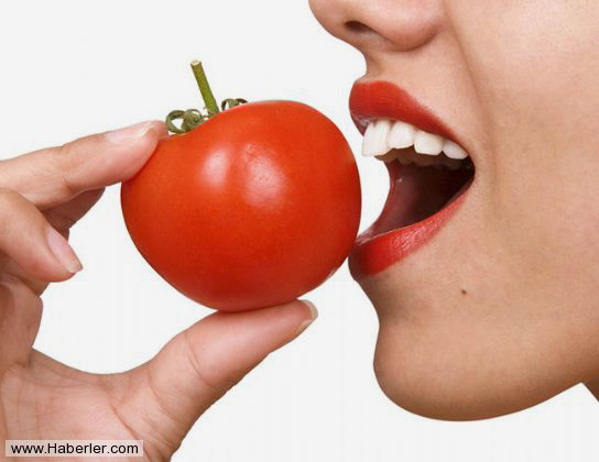 G�nl�k C ve A vitamin ihtiyac�n� kar��lar. G�ne�in y�ksek ���nlar�na kar�� cildi besleyen vitamin ve mineralleri i�ermektedir. Kabu�unu y�kay�p kabu�u ile yemekte fayda vard�r. �zellikle i�eri�indeki lif hem �ekeri dengeler hem de sindirime iyi gelir.
