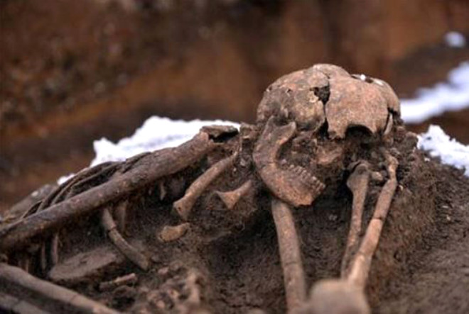 Marmaray Projesi Gebze-Haydarpaa hatt Pendik mevkisinde, stanbul arkeoloji Mzesi denetiminde sren kaz almalarnda bulunan yerleim alannda yaplan incelemelerde, 8 bin 400 yl ncesine ait 35 mezar kefedildi.
