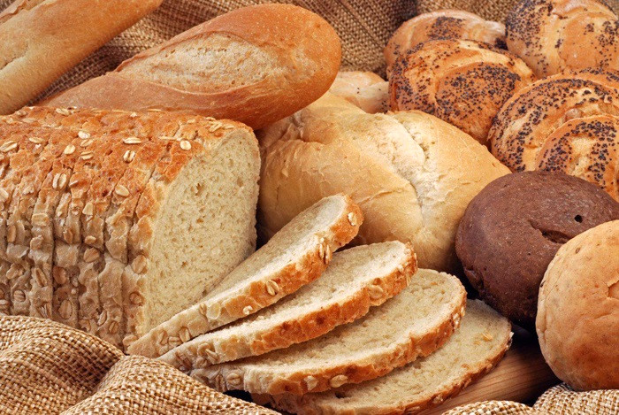 Dondurucudaki ekmek sar�l� olmal� b�ylece nemlenmez. Dondurucudan ��kard�ktan sonra yemeden veya tost yapmadan �nce tamamen ��z�lmesini beklemelisiniz.
