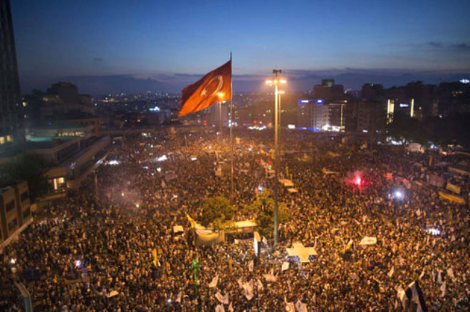 2013 ylnn phesiz en nemli olay, Taksim Gezi Park protestolaryd. Parktaki aalarn sklmesini protesto amacyla Mays aynn son gnnde balayan gsteri, yurt geneline yayld. Trkiye dnda da ses getiren olaylar sadece yaz aylarn deil btn bir yl etkisi altna ald.
