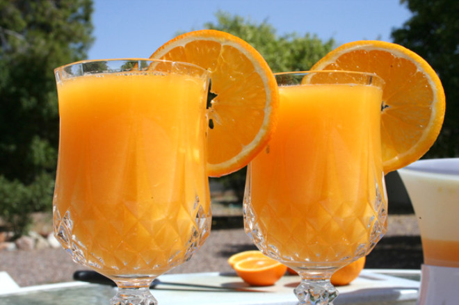 Portakal soymaya eniyorsanz taze portakal suyu iebilirsiniz.
