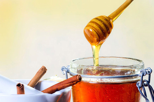 ��eri�indeki vitamin, mineral, enzim ve aminoasitler �ocuklar�n geli�iminde b�y�k rol oynarlar. �ocuklar bal� g�venle t�ketebilirler.
