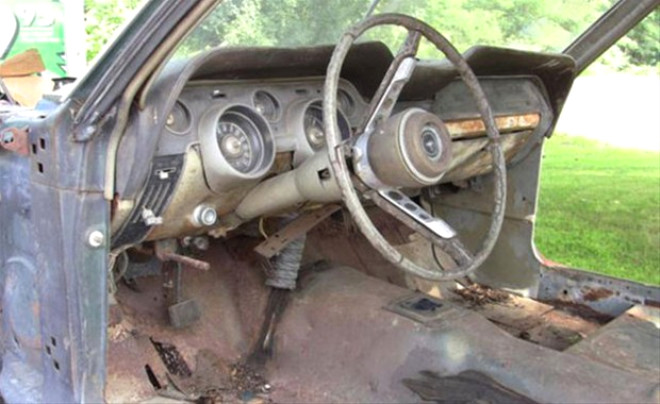 Hurda halde ustalarn eline braklan 1967 model Mustang, inanlmas g bir restorasyon ile adeta yeniden dodu.





