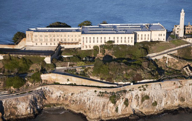 u sralar turistik mekan durumunda olan Alcatraz