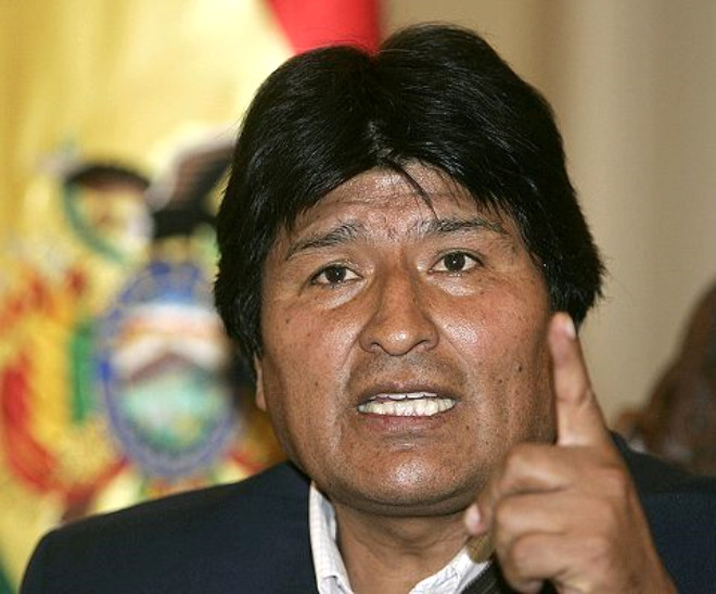 Morales, Bolivyal doktorlara yerlilerin yaad ve yoksul blgelerde ok yaygn olan geleneksel tedavi yntemleri ile modern tbb bir arada kullanmalar arsnda bulundu.
