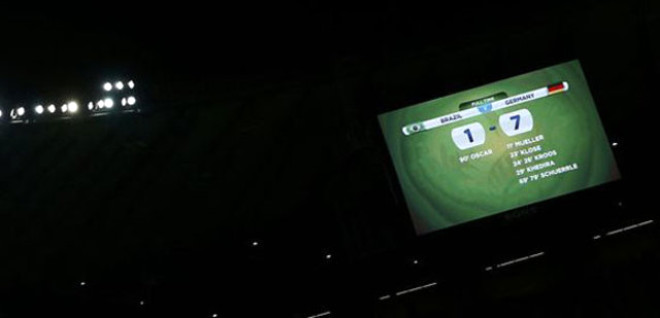  

Yar finalde karlaan ev sahibi Brezilya ve turnuvann favorisi olarak gsterilen Almanya mann astronomik bir skorla bitmesi: 7-1

 

 
