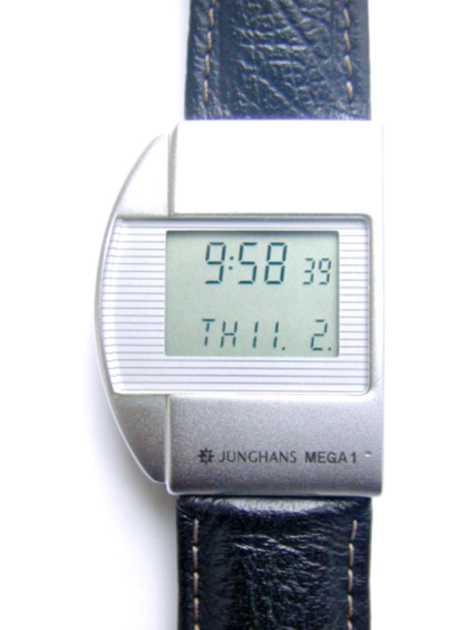 <p><strong>Junghans Mega 1 - 1990</strong></p>
<p>Bu saat radyo sinyalleriyle kendini senkronize edip zaman tam gsteren ilk saatti. Almanya