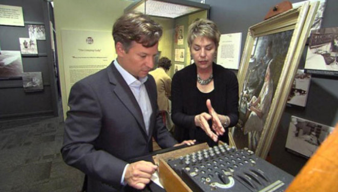 kinci Dnya Sava srasnda Almanlar tarafndan kullanlan Enigma Makinesi, neredeyse krlmas imkansz kodlar reterek mesajlar ifreliyordu.
