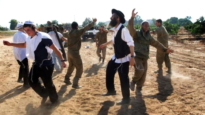 Filistin gnlerderdi deheti yayor, ar sac srailler ise dans edip askerlerini kutluyor, moral veriyor.

