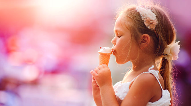 2 k���k top sade dondurmay� ayran, yo�urt, s�t gibi baz� ara ���nlerin yerine de�i�im olarak kullanabilirsiniz.
