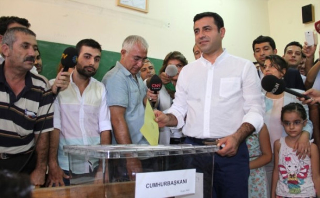 Cumhurbakan aday Selahattin Demirta oyunu Diyarbakr ehit Jandarma Tevfik Pehlivan Ortaokulu