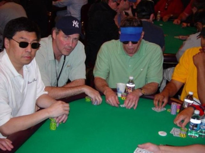 Oyuncu Norm Macdonald, o kadar ok kumar oynad ki tam 4 kez kumarhaneden cebinde 5 kuru olmadan ayrld.
