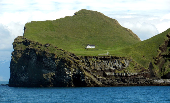 Vivre sur une île déserte en Islande denilen bu ada, doa st gzellikte ve bu adann varl fotoraflarda ya da haritalarda belli olmuyor.
