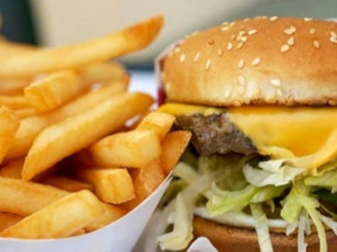 Fast Food: Yakn zamanda Montreal niversitesi´nde yaplan bir aratrma fast food rnlerinin beynin kimyasn deitirdiini ortaya koymutur. Bu da depresyon ve anksiyete sorunlarna yol amaktadr.
