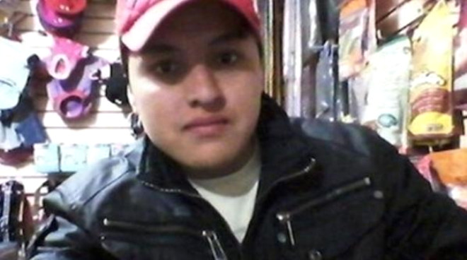 21 yandaki Meksikal Oscar Otero Aguilar Facebook sayfas iin elindeki silahla selfie ekmeye alrken yanllkla kendisini vurdu. Bana kurun isabet eden gen ld.
