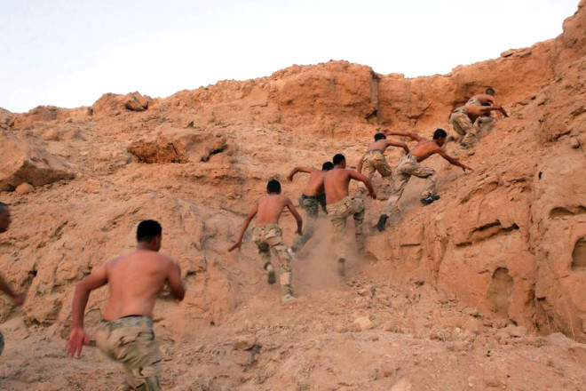 Kerbala ve Necef arasndaki lde, Irak ordusuna katlan ii savalara eitim verildi.
