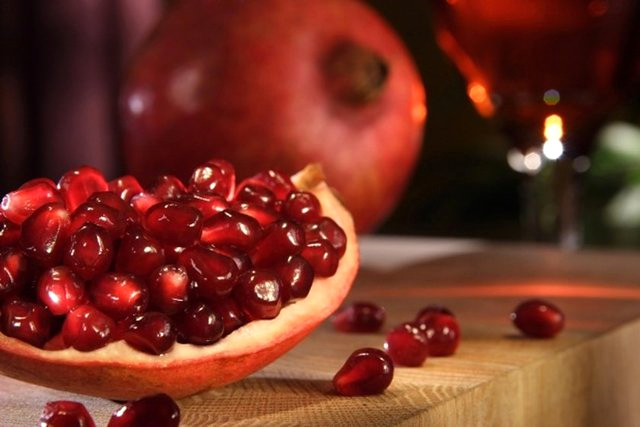 Ba&shy;��&shy;��k&shy;l�k sis&shy;te&shy;mi&shy;ni g��&shy;len&shy;di&shy;ren nar, k�� mevsiminde bol miktarda t�ketilmelidir.
