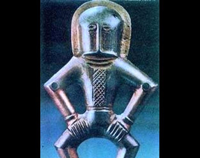 


Kiev kozmonotu: Ya olduka eski olan "uzay adam" heykeli.



