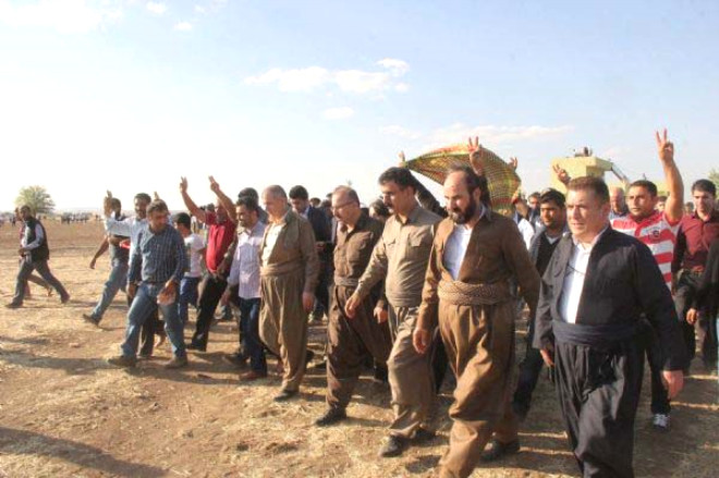 Mritpnar Snr Kapsna geilere askerler gvenlik gerekesiyle izin vermezken, ambulanslar Kobani