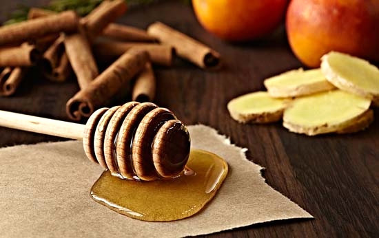 Tar��n geleneksel olarak di� a�r�s� tedavisinde ve a��z kokusu giderici olarak kullan�l�r.Bir ka� �imdik tar��n a��zda �i�nenebilir ya da �ay� yap�l�p gargara olarak kullan�labilir.
