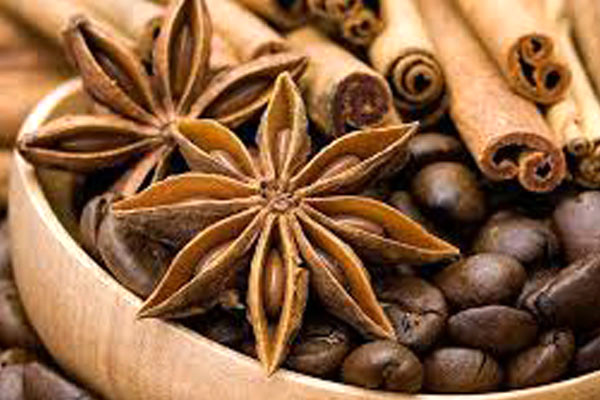Tar��nda bulunan Cinnamaldehid adl� maddenin kan�n p�ht�la�mas�n� �nleyici etkisi vard�r.Acil durumlarda kanaman�n durmas� ve yaralar�n kapanmas� i�in gerekli olan kan�n p�ht�la�mas� normal �artlarda da olursa damar t�kan�kl���na neden olur.Cinnamaldehid kandaki gereksiz p�ht�la�malar� �nleyici bir maddedir.
