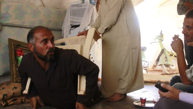 Suriye rejiminin ikencehanelerinde 7 ay kalan Abdulkerim Berekat, lm sandalyesinden, bacaklarnn krlmasna btn boyutlaryla grd ikenceleri Aljazeera Trk