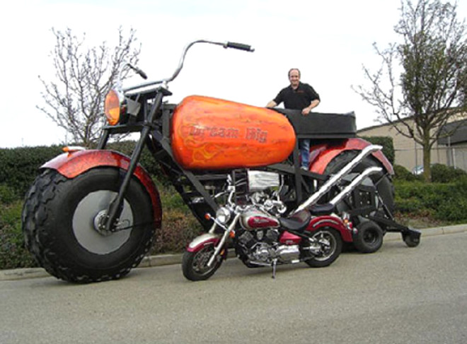ngiliz Greg Dunham, yaklak 300 bin dolar harcayarak dnyann en byk motosikletini yapmay baard.
