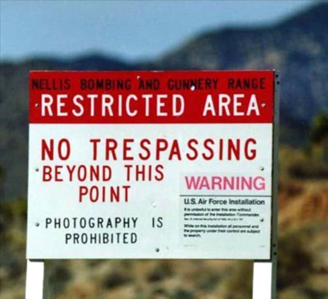18) Area 51 olarak bilinen Nevadadaki 51. blge,Las Vegasn 153 km. kuzeyinde bulunur. Bir ekilde bu gvenlikten kurtulup alana girerseniz ldrlebilirsiniz gvenlik birimlerinin byle bir yetkisi var
