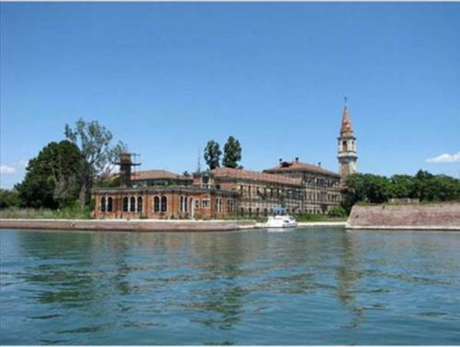 2) Poveglia: Venedikin yaknnda perili olduuna inanlan olduka kk bir ada (talya) Poveglia, kuzey talyada Venedik ile Lido arasnda Venedike ait bir lagun zerinde ufack bir ada.