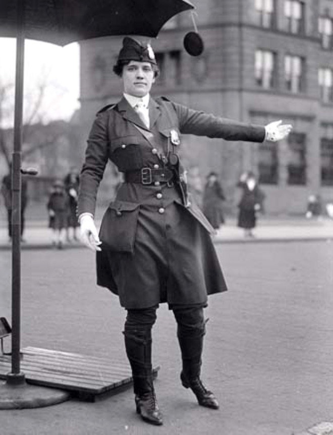 Amerikann ilk kadn trafik polisi, Leola N. King (1918)
