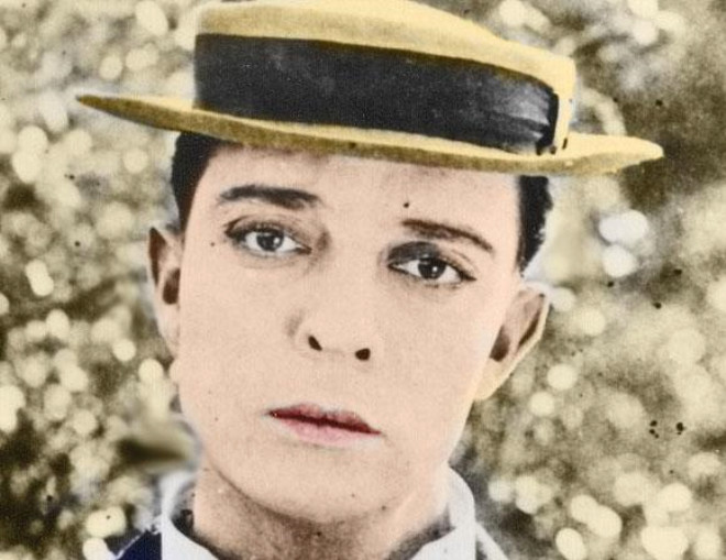 Buster Keaton / 1932 ylnda rol ald "Sherlock Jr." adl filmde su kulesinin (eski binalarda bulunan geni su hazneli metal boru) altndayken suyun fazla gelmesi nedeniyle dt. Demiryolu hattna yuvarlanan oyuncu, boynunda bir ar hissetti. Buna ramen boynunun krk olduunu tam 10 yl boyunca fark edemeyen Keaton, uzun yllar boyu inanlmaz bir ba arsyla yaad. Yllar sonra doktora gittiinde ilgin gerekle karlaan aktr, bylece tarihe geti.
