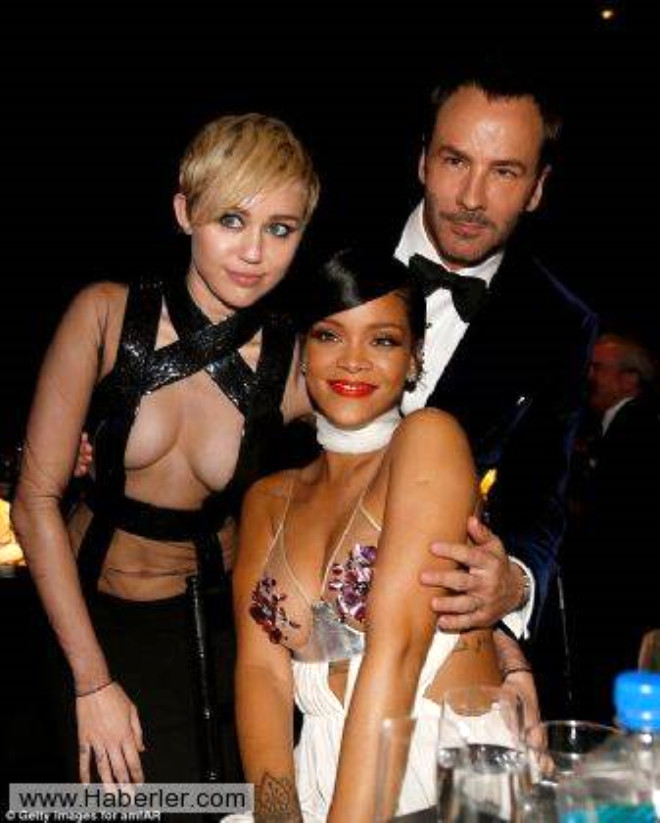 lgnlklaryla nl yldzlar Miley Cyrus ve Rihanna, Los Angeles