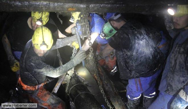 140 metre derinliindeki "kinci bayukar" blmnden karlan 2 iinin otopsi ilemleri tamamland. Cenazelerin kimliklerinin belirlenmesi iin ailelerinden alnan DNA rneklerinin Ankara